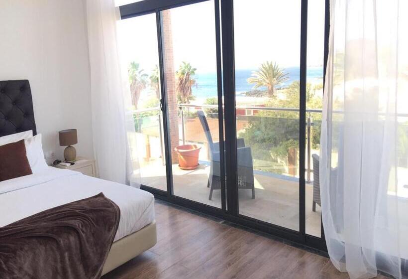 اتاق استاندارد با بالکن و چشم‌انداز دریا, Lali S House