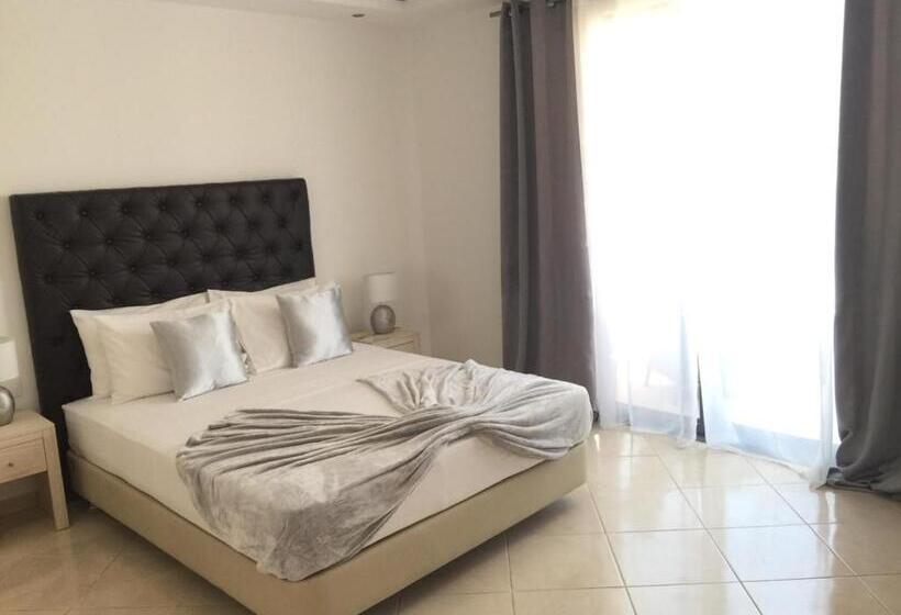 اتاق استاندارد با بالکن, Lali S House
