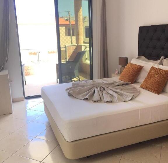 اتاق استاندارد با بالکن, Lali S House