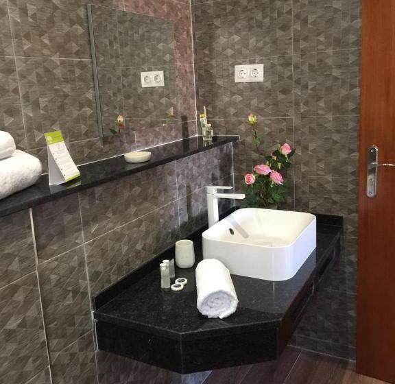 اتاق استاندارد, Lali S House