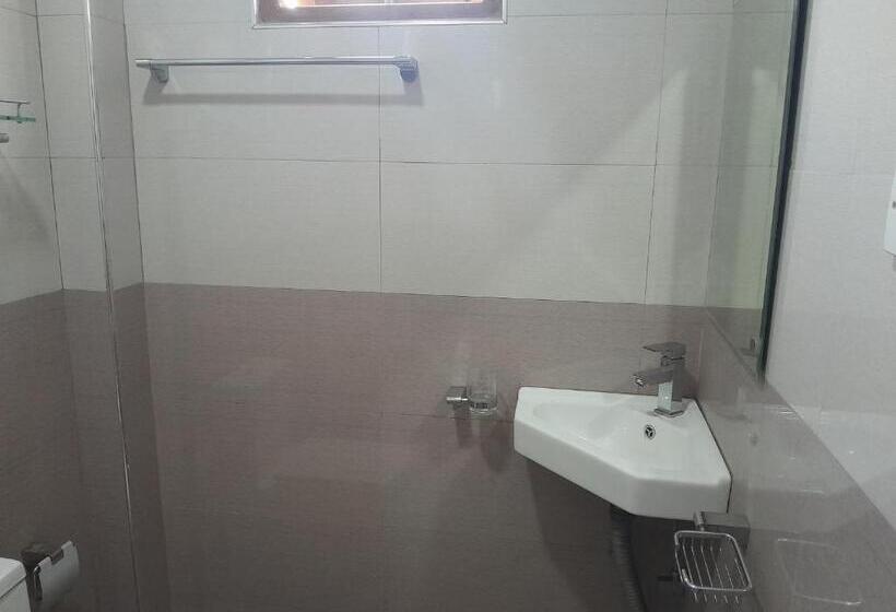 اتاق لوکس با تخت بزرگ, Creek View Inn