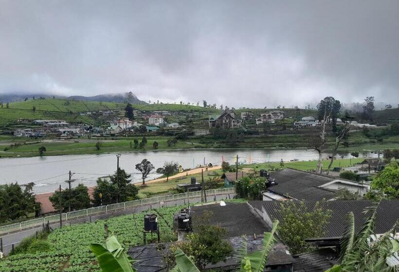 اتاق لوکس با تخت بزرگ, Creek View Inn