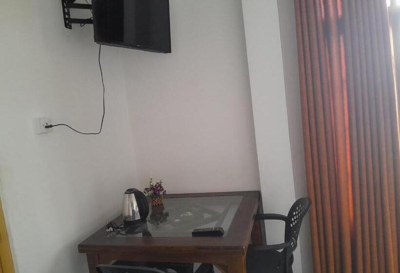 اتاق لوکس با تخت بزرگ, Creek View Inn