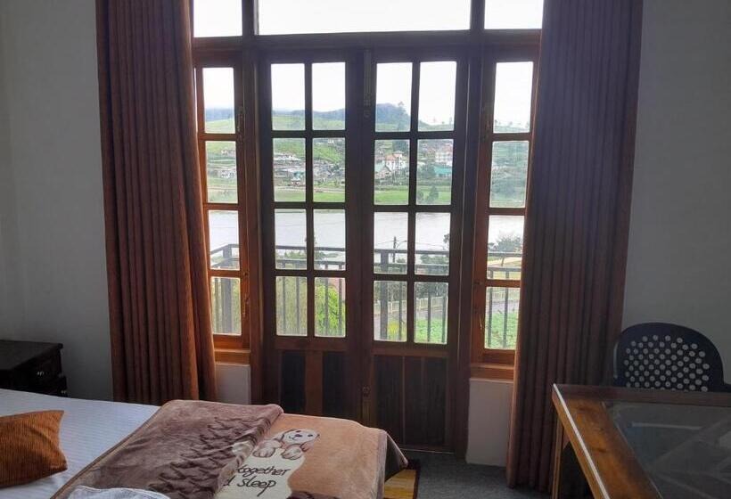 اتاق سوپریور با تخت بزرگ, Creek View Inn