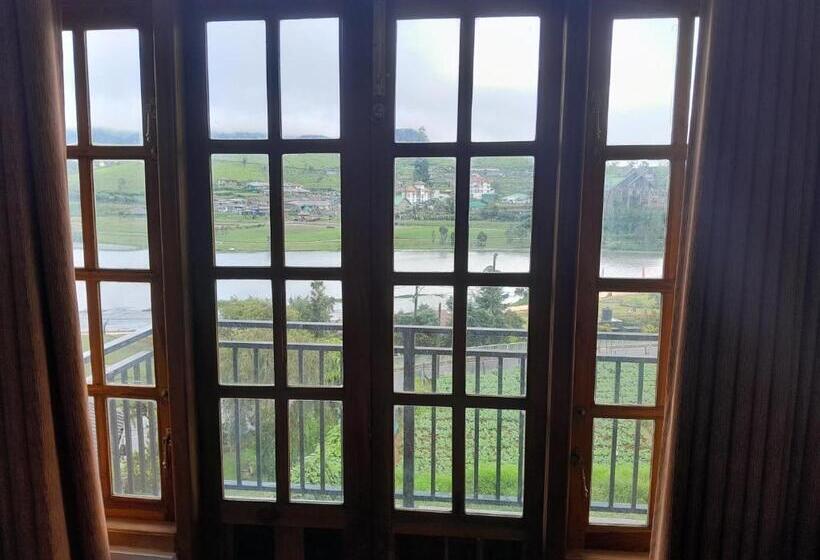 اتاق سوپریور با تخت بزرگ, Creek View Inn