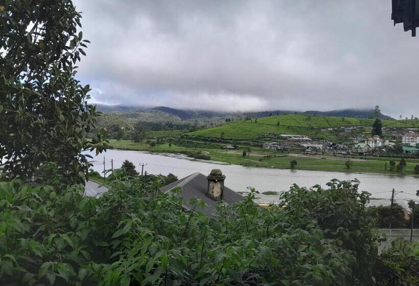 اتاق خانوادگی, Creek View Inn