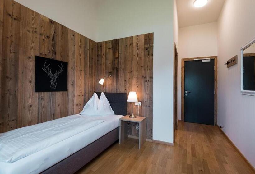Номер Стандарт, Jugendgästehaus Sportheim