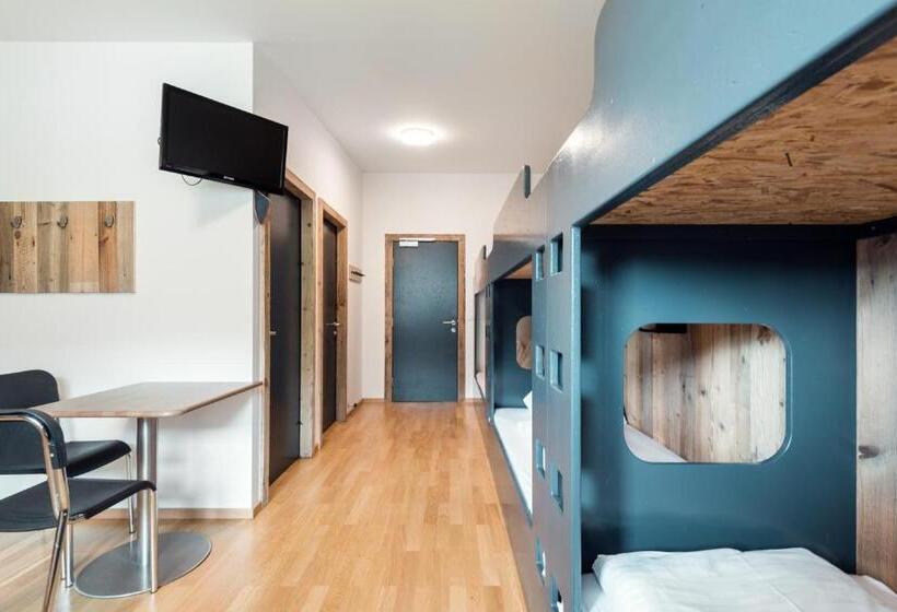 Семейный Номер, Jugendgästehaus Sportheim