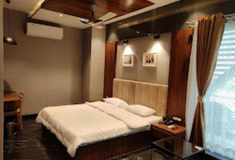 Номер Deluxe Кровать Кинг, Buldana Urban Residency Club , Buldana