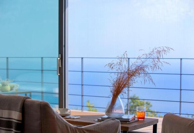 Номер Deluxe Вид на Море с Балконом, Momos Otel
