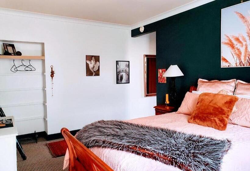 庭の見える１ベッドルームアパートメント, La Riviera Guesthouse