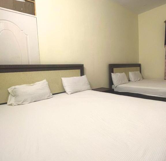 اتاق لوکس چهار تخته, The Value Guest House Near Airport