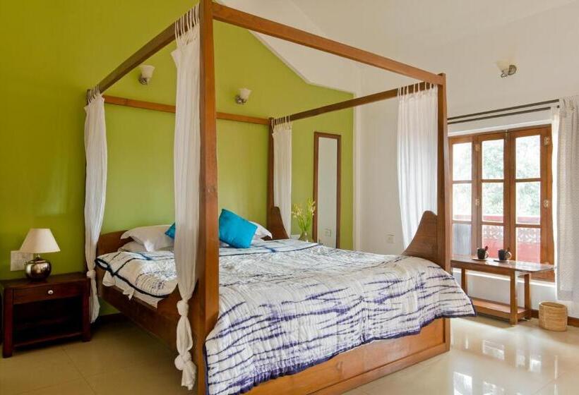 家庭间, Skylark Resort