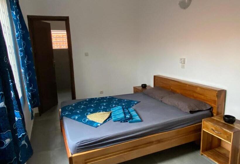 اتاق استاندارد, Les Amazones Rouges Chambre Bleue