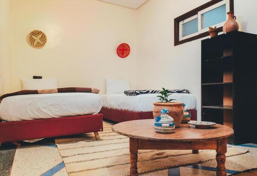 تختخواب در اتاق مشترک, Chill Surfer Hostel