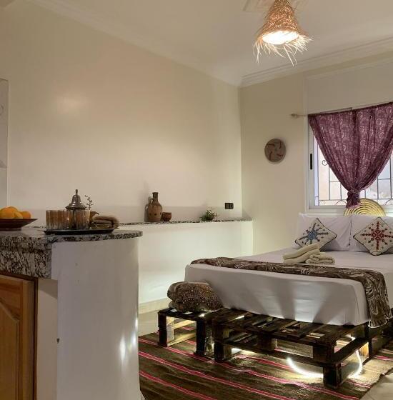 اتاق لوکس, Chill Surfer Hostel