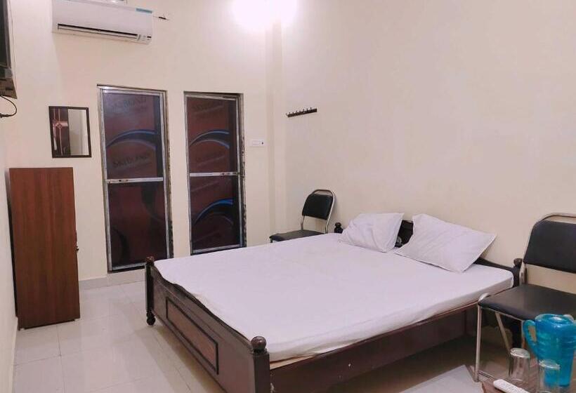 اتاق کلاسیک سه تخته, Oyo Hotel Mayansh