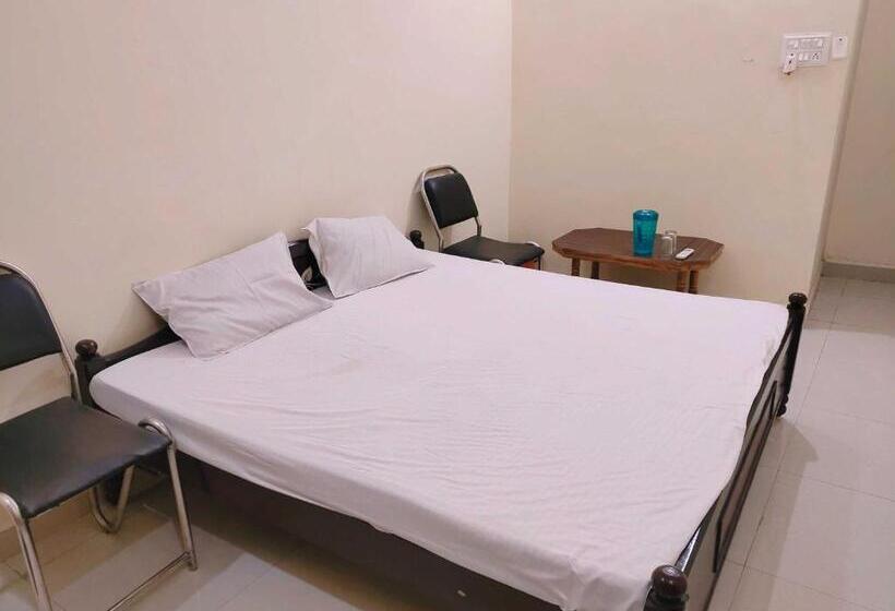 اتاق کلاسیک سه تخته, Oyo Hotel Mayansh