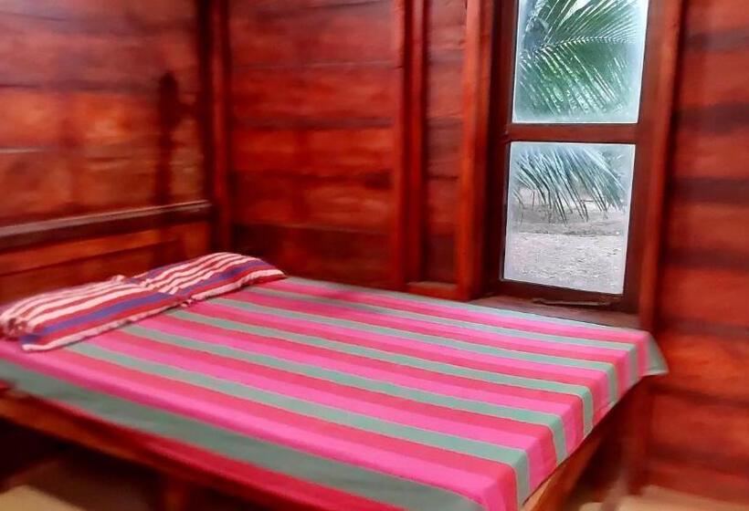 Номер Стандарт Вид на Озеро, Ulpatha Eco Lodge