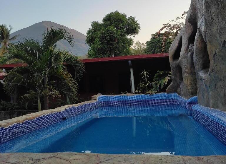 اتاق استاندارد سه تخته با چشم‌انداز باغ, El Castillo De Piedra