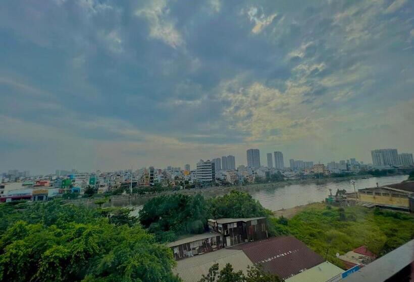 سوئیت با چشم‌انداز رودخانه, Haven Hut Riverside