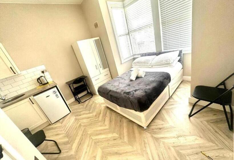 חדר סטנדרט, Harrow Guest House   Cecil Ha3