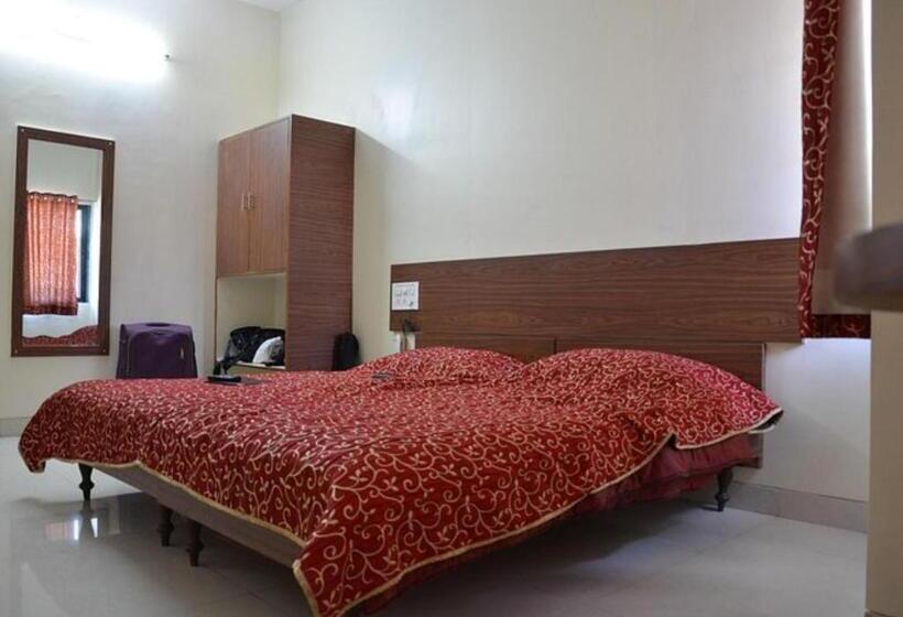 Номер Deluxe, Gurjas Aurangabad