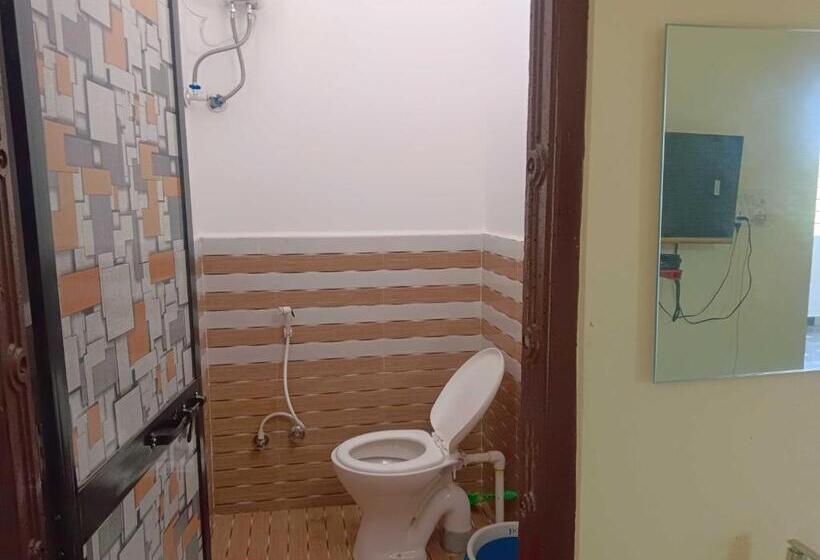 Трехместный Номер Классика, Oyo 8201 Hotel Samrat & Lodding