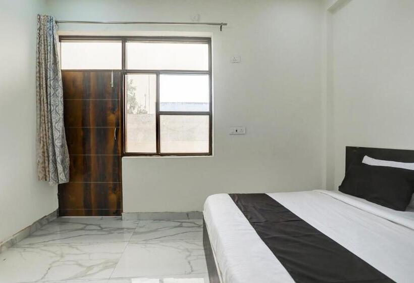 Quarto Triplo Clássico, Oyo Hotel Diamond