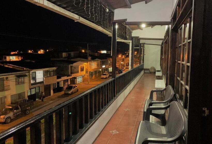 اتاق استاندارد یک نفره, De La Torre