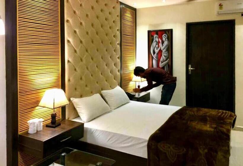Номер Стандарт, The Royal, Sehore