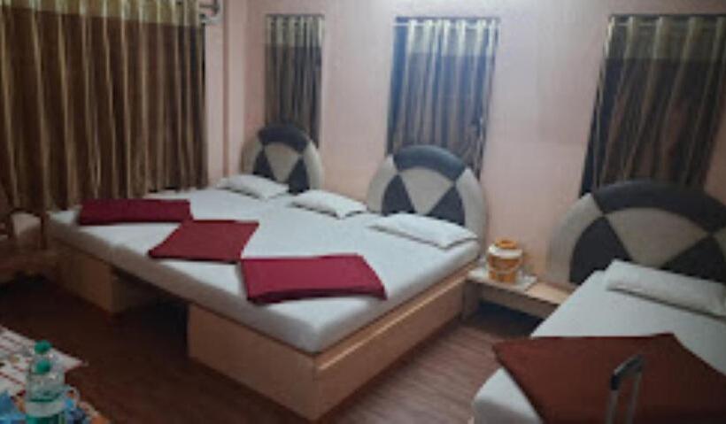 Четырехместный Номер Стандарт, Vishal Palace,nashik