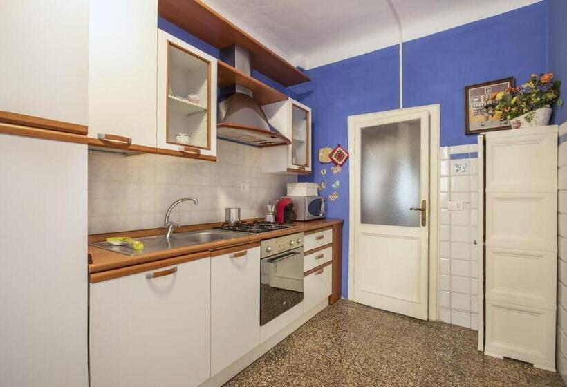 اتاق لوکس با تخت بزرگ, Rooms Corte Delle Uova Centro Storico Piazza San Michele