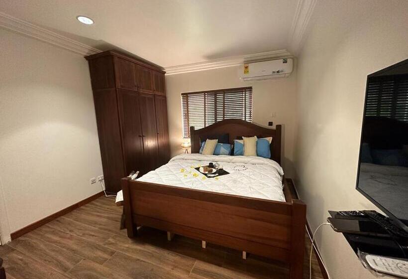 标准间, Cozy Hill Gardens