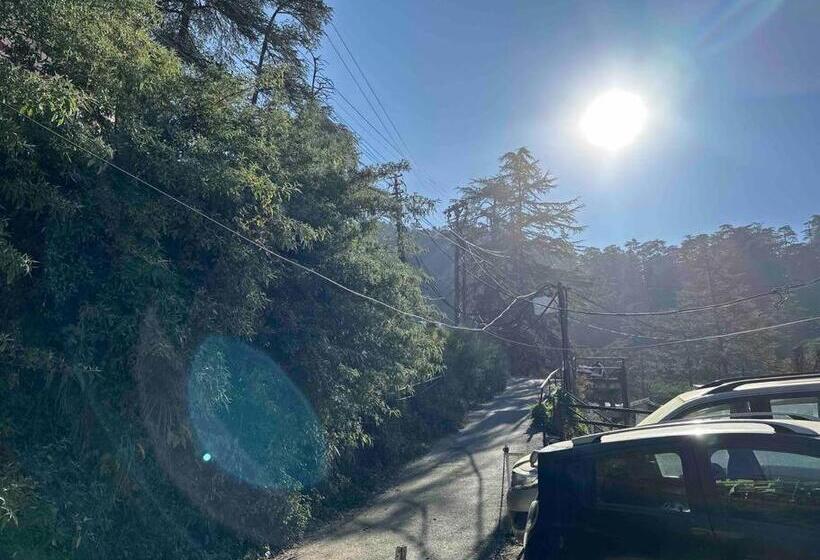 발코니 디럭스 룸, The Misty Pines Inn