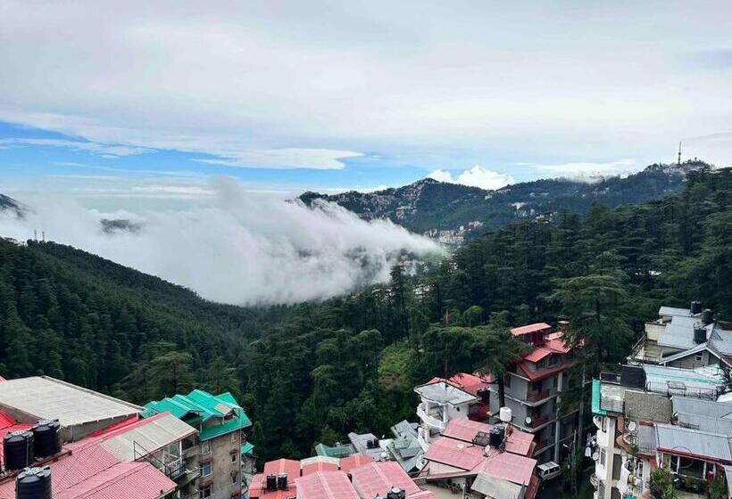디럭스 룸, The Misty Pines Inn