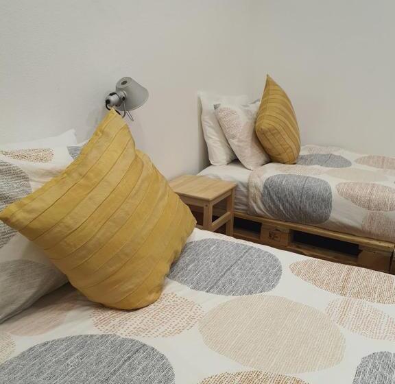 Quarto Estandar Banheiro Compartilhado, Zabava Sacavém