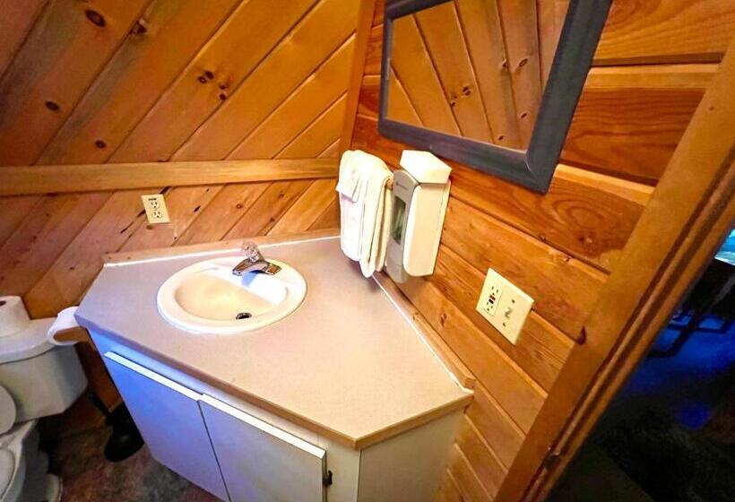 Апартаменты 1 Спальня, Triple G’s Resort   Cabin 1