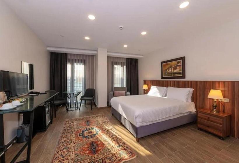 家庭间, Deluxe Rooms & Suites By Wisteria