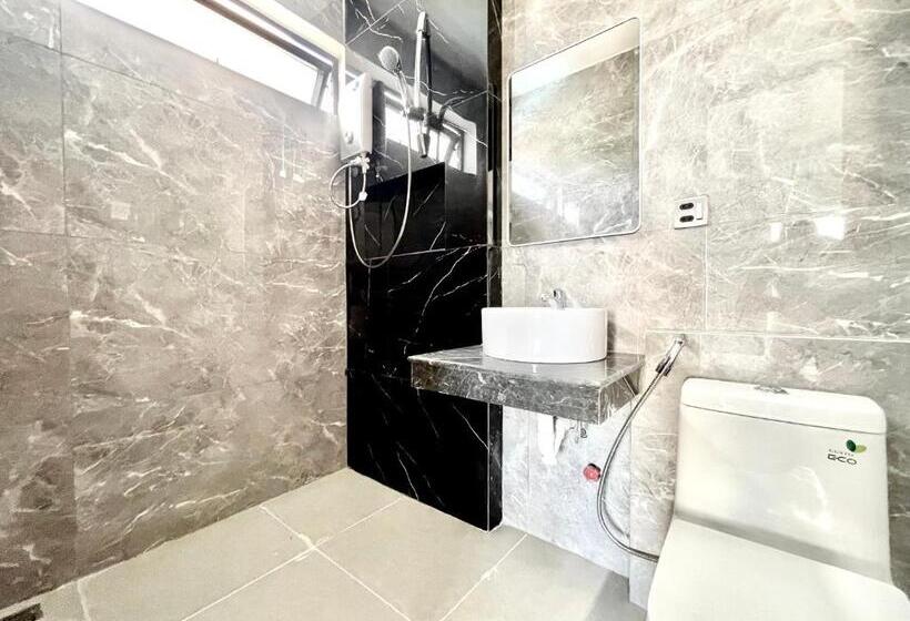 اتاق لوکس با بالکن, Sky City View Appartements Sihanoukville
