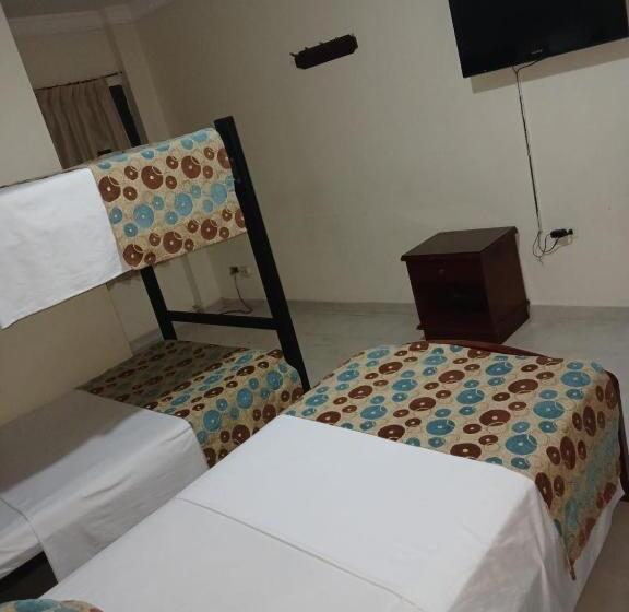 اتاق استاندارد سه نفره, Paseo Colon Inn