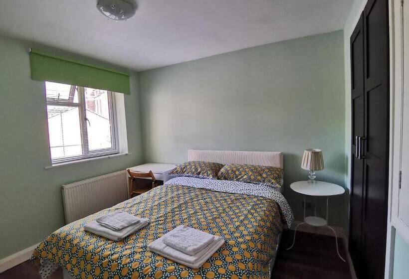 Номер Стандарт Совместная Ванная, Solo Stay London Zone 1