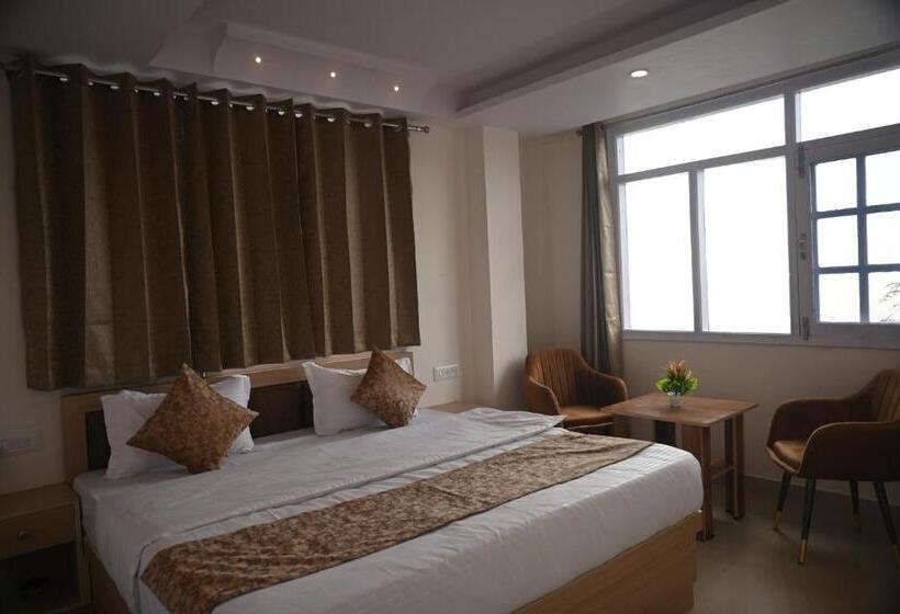 스탠다드 룸 산 전망, Pine Ville Shimla