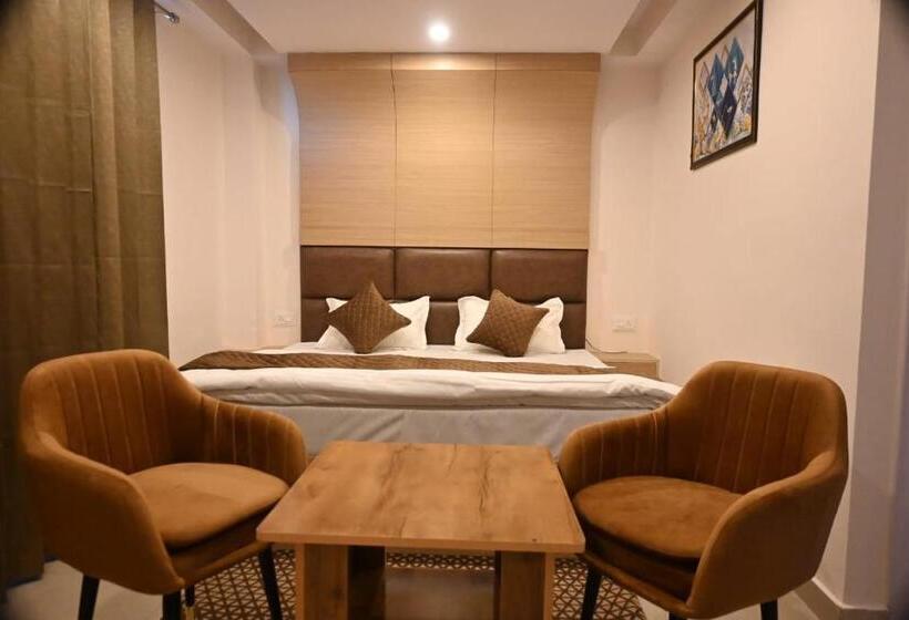 스탠다드 룸 킹사이즈 침대, Pine Ville Shimla