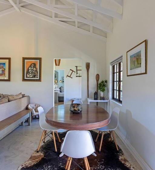 침실 2개 주택, Seaforth Country House