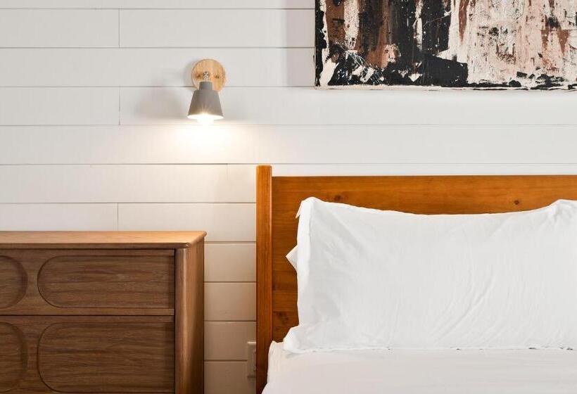 스위트 킹사이즈 침대, Boutique Room Steps From Downtown Mall Rose Jean   Room 4