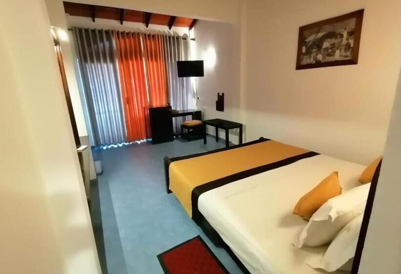 اتاق لوکس, Dalawella Beach Resort