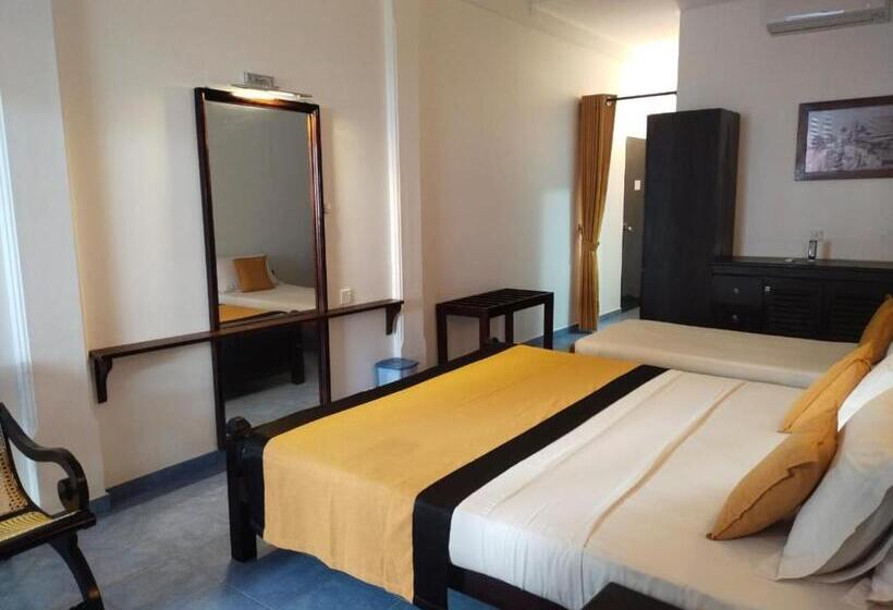 Трехместный Номер Deluxe, Dalawella Beach Resort
