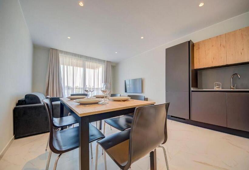 سوئیت با وان آب گرم, Mayfair By Premier Suites Mt