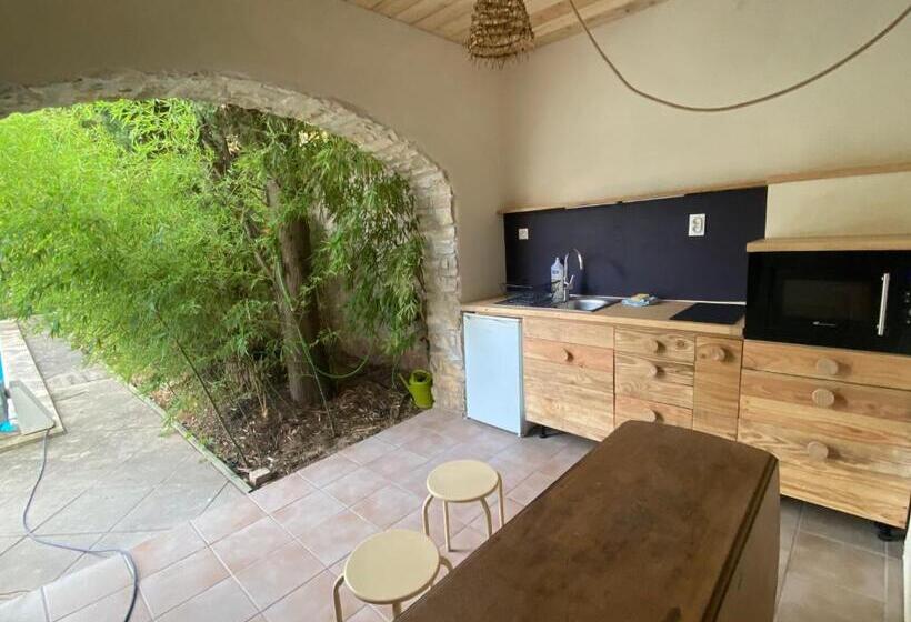 اتاق استاندارد با چشم‌انداز استخر, Le Patio Aux Oiseaux